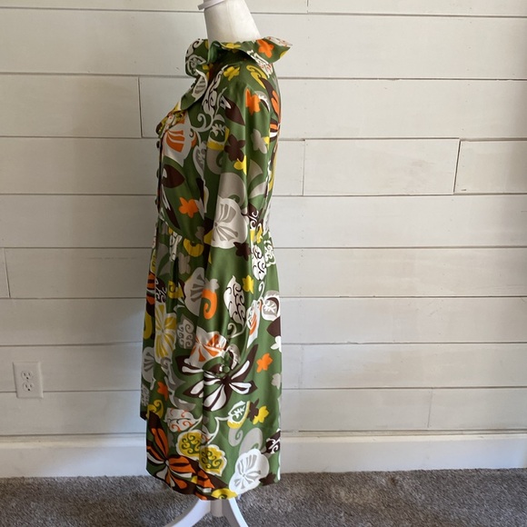 J Crew 100% silk dress. Size 12. Ruffle neck, side zip.Green floral, retro look. - Picture 3 of 16